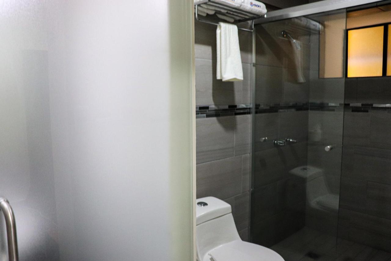 Hotel Mision 11 Тихуана Экстерьер фото